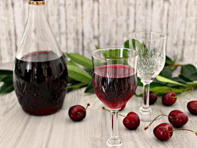 Вино из вишни в домашних условиях: простой рецепт. Как сделать домашнее сладкое, крепленое и сухое вишневое вино из вишневого сока, варенья, забродившего компота и свежей вишни?