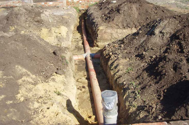 глубина укладки канализационных труб в частном доме