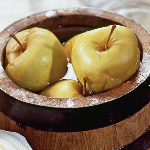 Моченые яблоки: польза и вред для здоровья