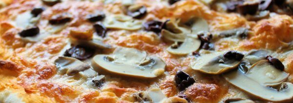 Вкусный рецепт домашней пиццы с шампиньонами