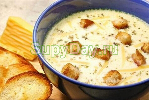 Самый простой сырный суп с курицей и грибами