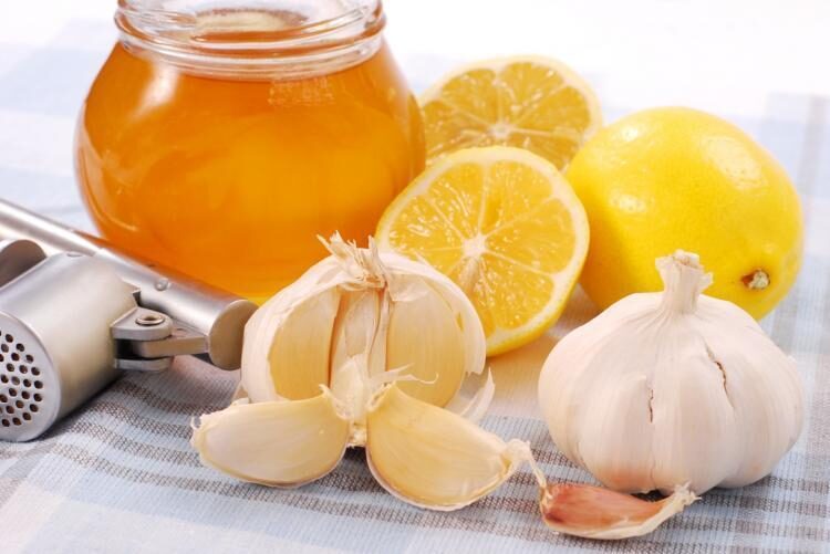 Как приготовить смесь чеснока лимона и меда