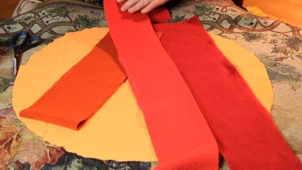 Материал для коврика - старые флисовые шарфы, 6 штук